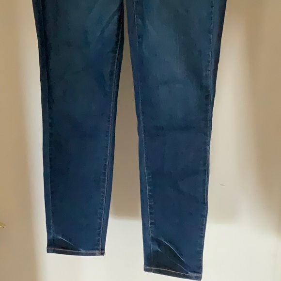 Paige Denim 'Verdugo Crop' Cropped Denim Jeans in a Dark Wash (26W X 26L) - Picture 4 of 11